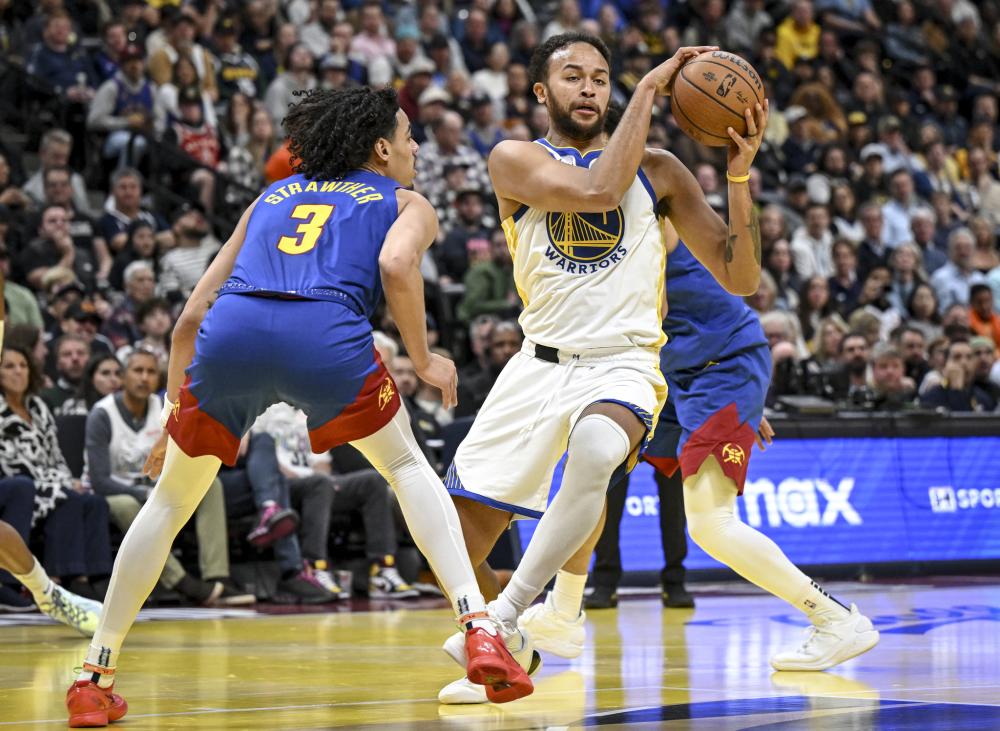 支球队在防 支球队在防